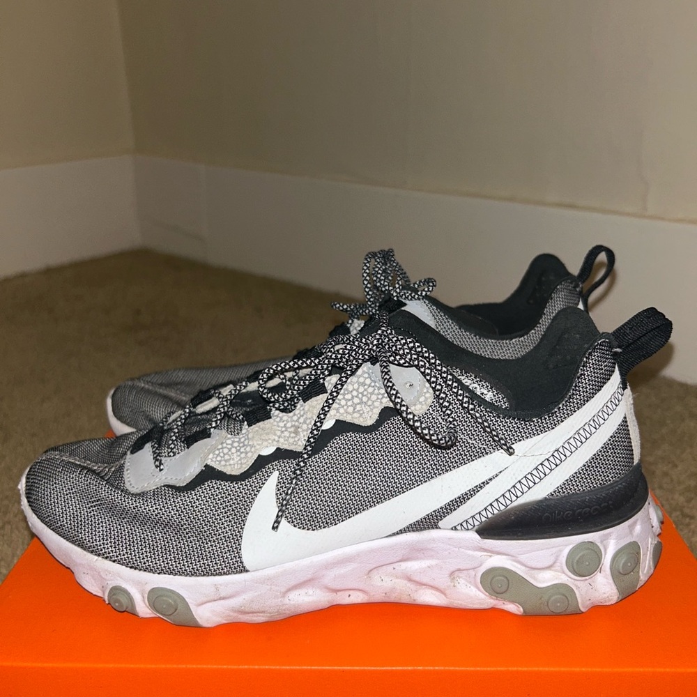 NIKE REACT ELEMENT 55